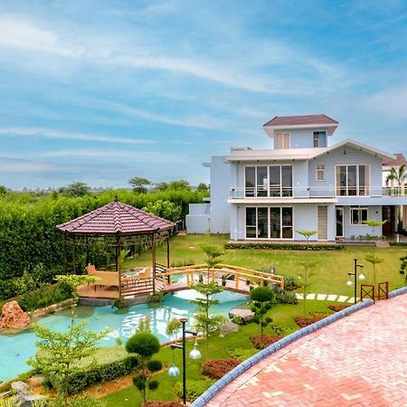 Stayvista At Serenity Farms With Pool, Lawn, Bonfire & Bbq Sohna Esterno foto