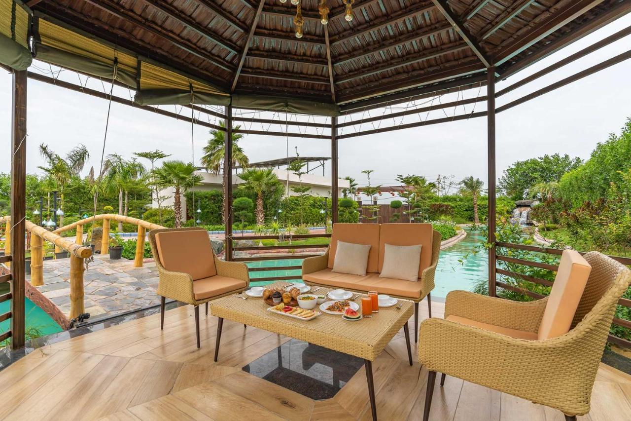 Stayvista At Serenity Farms With Pool, Lawn, Bonfire & Bbq Sohna Esterno foto