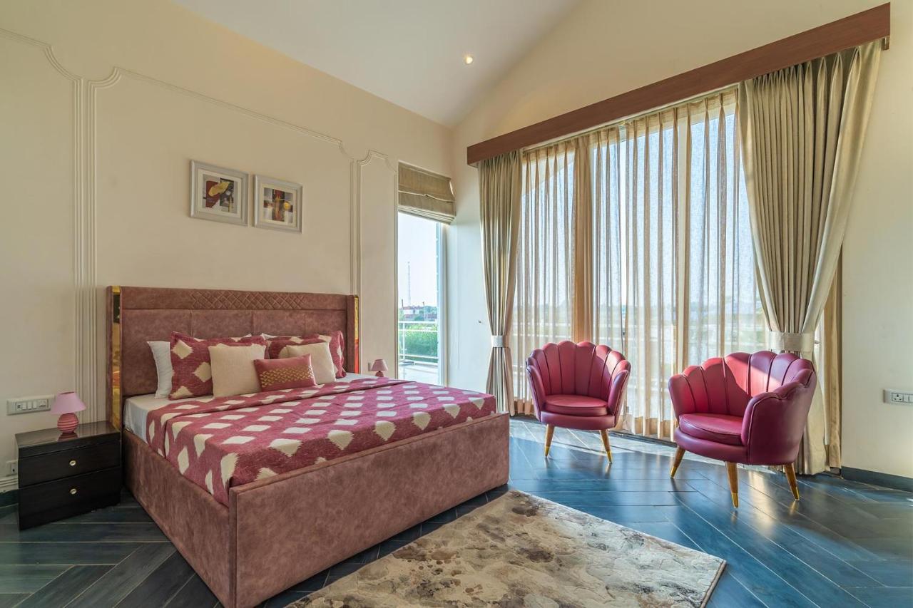 Stayvista At Serenity Farms With Pool, Lawn, Bonfire & Bbq Sohna Esterno foto
