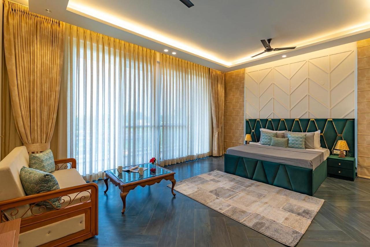 Stayvista At Serenity Farms With Pool, Lawn, Bonfire & Bbq Sohna Esterno foto