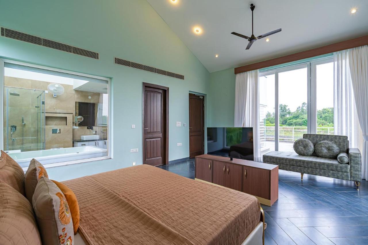 Stayvista At Serenity Farms With Pool, Lawn, Bonfire & Bbq Sohna Esterno foto